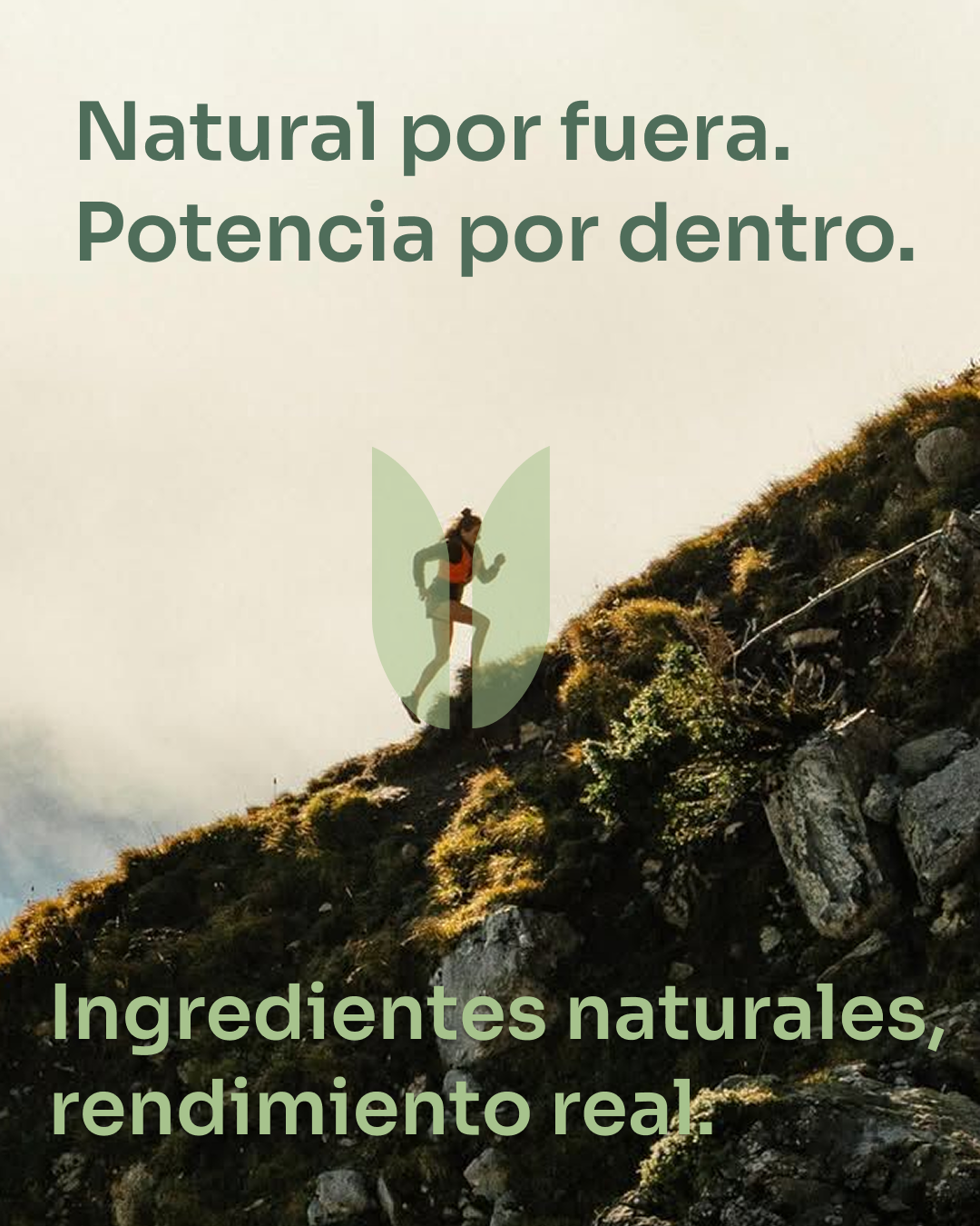 Campaña visual de BAYMA con una deportista en un paisaje natural y el símbolo verde de la marca